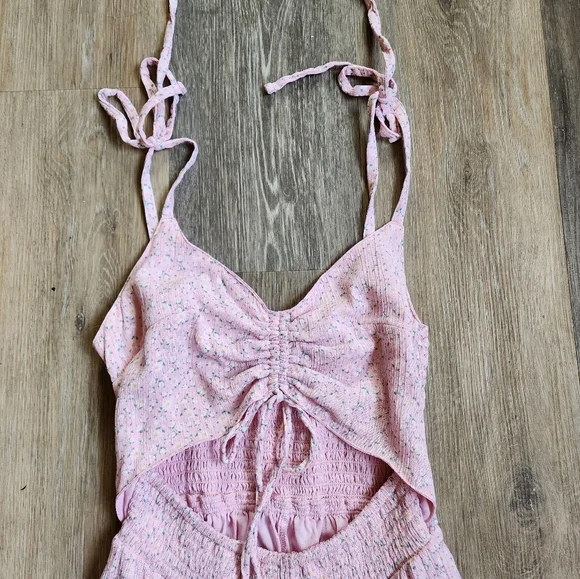 HOLLISTER HI-LO CUT OUT DRESS - Picture 3 of 16